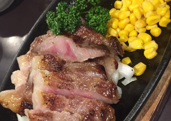 黒毛牛の面取りカルビの鉄板焼き