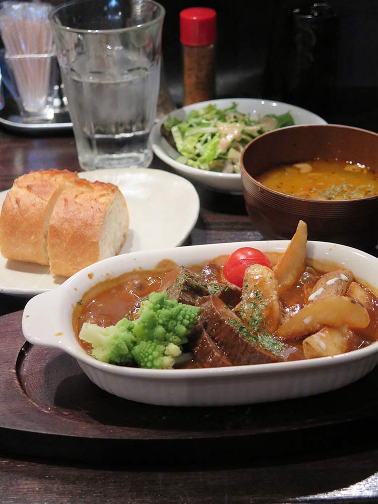 ランチ「牛タンシチュー」