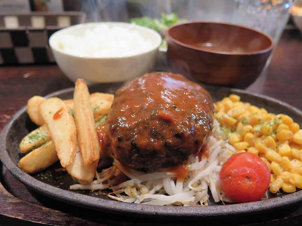 BEEF100%粗挽き源'sハンバーグ デミグラスソース