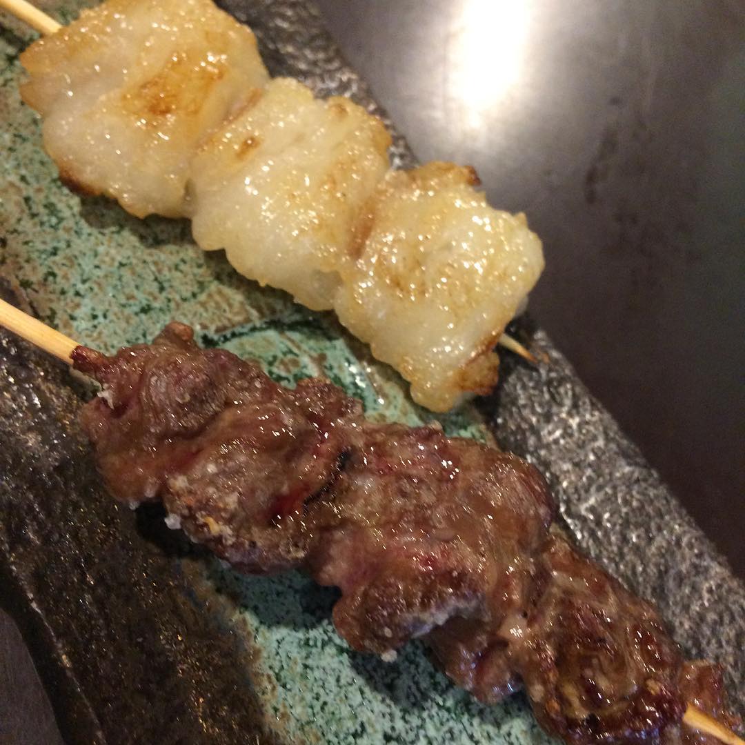 飛騨牛のホルモン串焼きと、飛騨牛のツラミの串